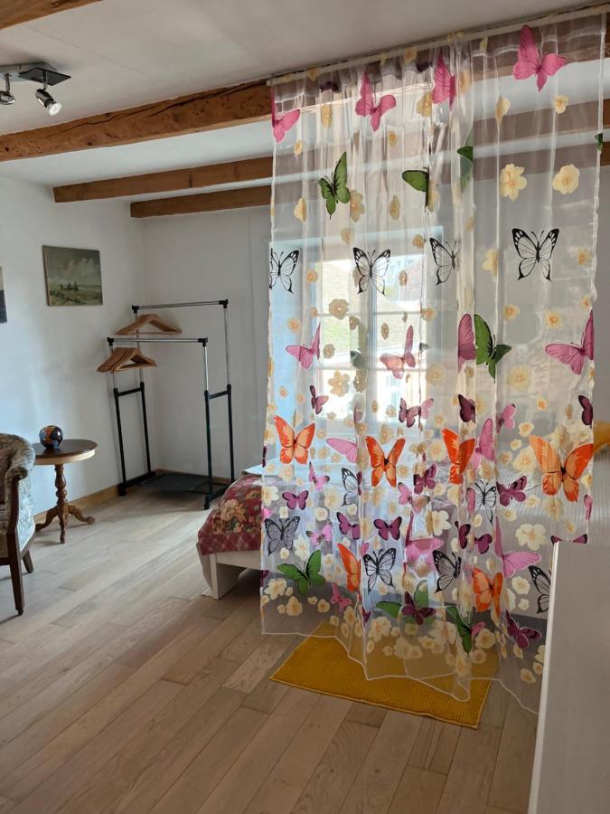 Chambre Papillon Avec Acces Terasse Ла Ньоввил Екстериор снимка